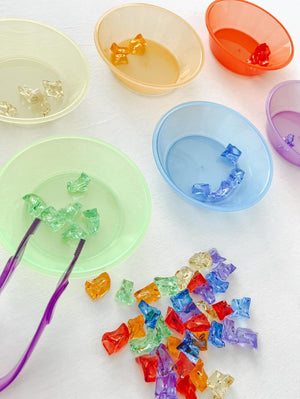Gekleurde sorteerstenen 60 stuks - yourlittlefamily-nl - Gekleurde stenen in gekleurde bakjes