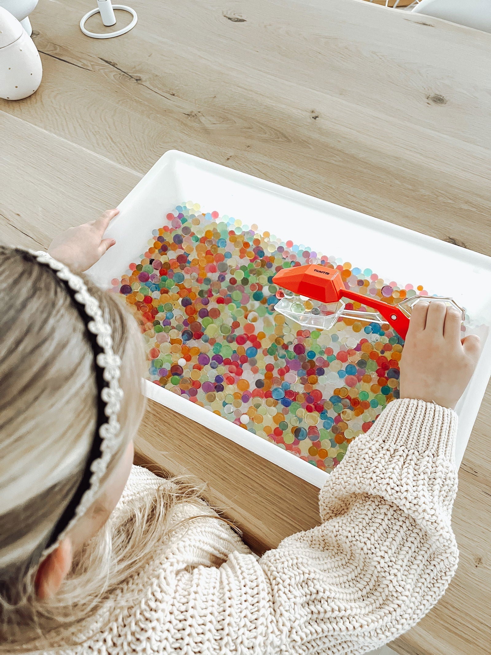 Speelbak + waterparels + grijper - yourlittlefamily-nl -