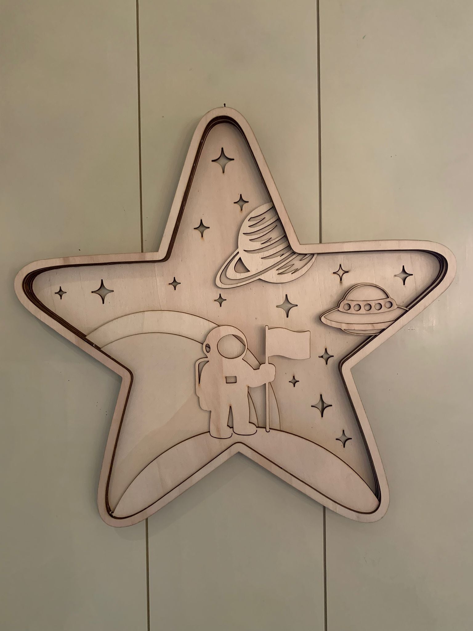 Holz-Wanddekoration – Stern | Thema Weltall