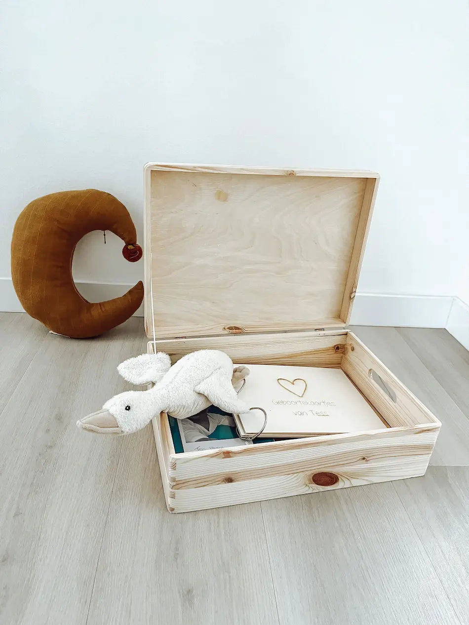 Mittelgroße Erinnerungsbox aus Holz