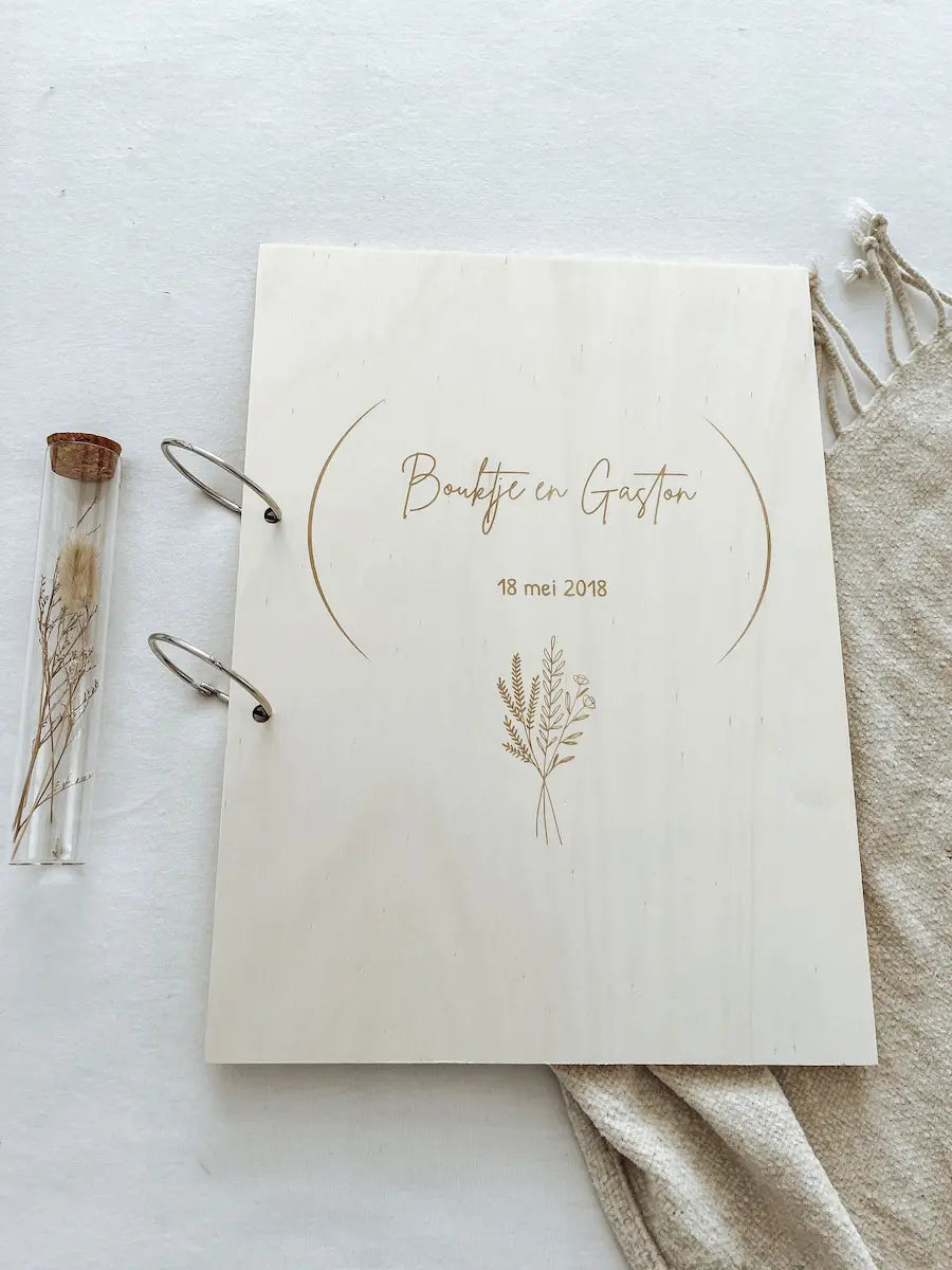 Holz-Gästebuch