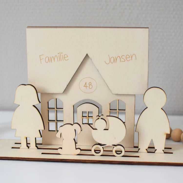 Hölzernes Familienhaus mit Figuren (Jansen)