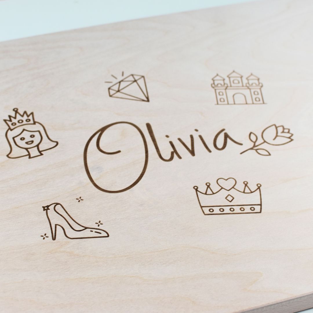 Sensorik-Holzspielkiste (Feline) Prinzessin mit Deckel – personalisierbar