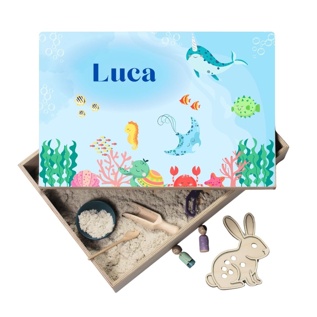 Holz-Spielwanne mit Deckel (Luca) – personalisierbar