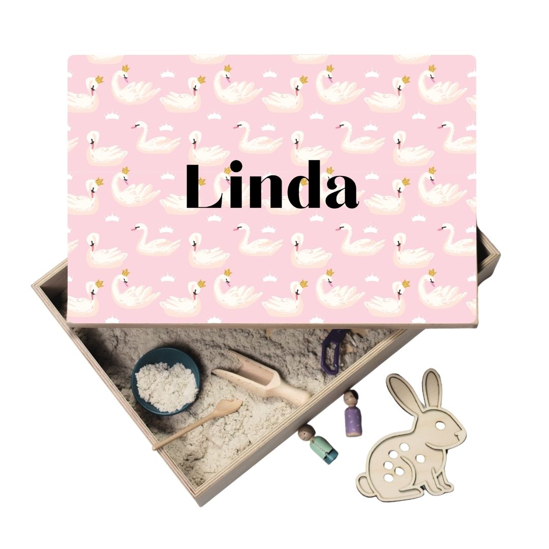 Holz-Spielwanne mit Deckel (Linda) – personalisierbar