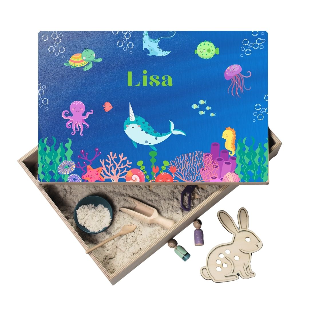 Holz-Spielwanne mit Deckel (Lisa) – personalisierbar