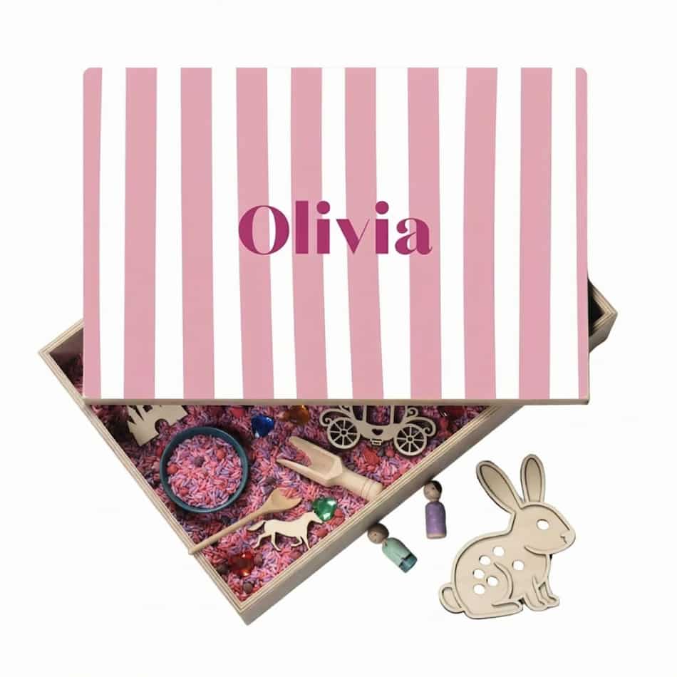 Holz-Spielwanne mit Deckel (Olivia) – personalisierbar