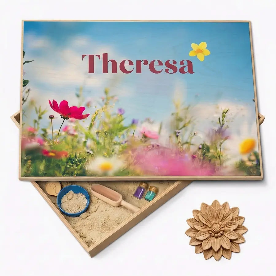 Holz-Spielwanne mit Deckel Frühling (Theresa) – personalisierbar