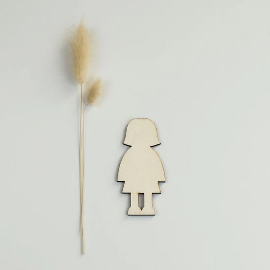 Hölzerne Frauenfigur – elegante Ergänzung für dein Familienhaus