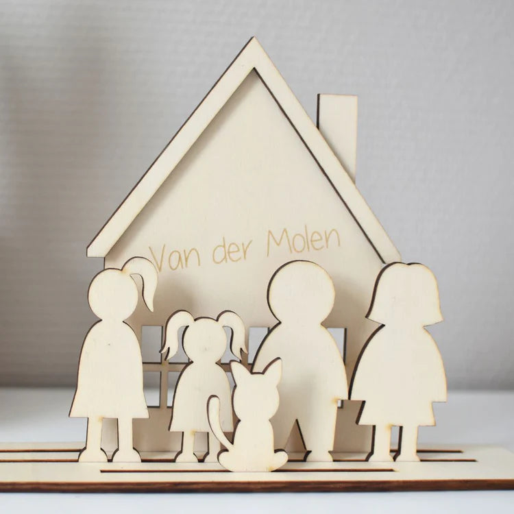Hölzernes Familienhaus mit Figuren (Van der Molen)